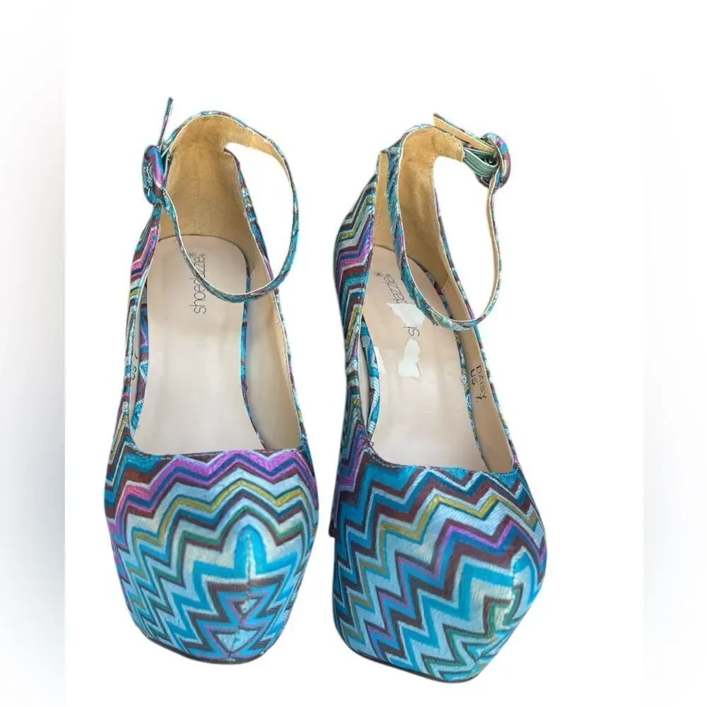 DAISY By SHOEDAZZLE Platform Pumps Textured Womens